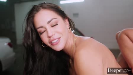Alina Lopez отдается самцу прямо на парковке