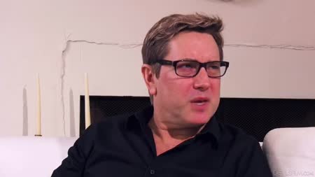 Распутная жена наставляет рога неудачливому мужу